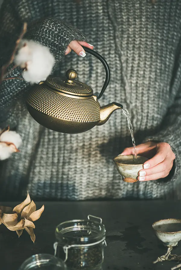 preparing-turkish-tea